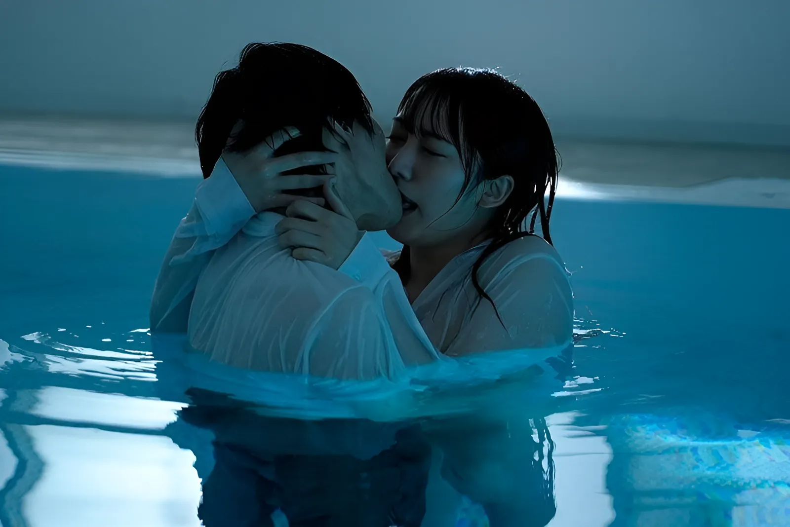HMN-452 Riscalda il tuo corpo con il presidente di classe in piscina